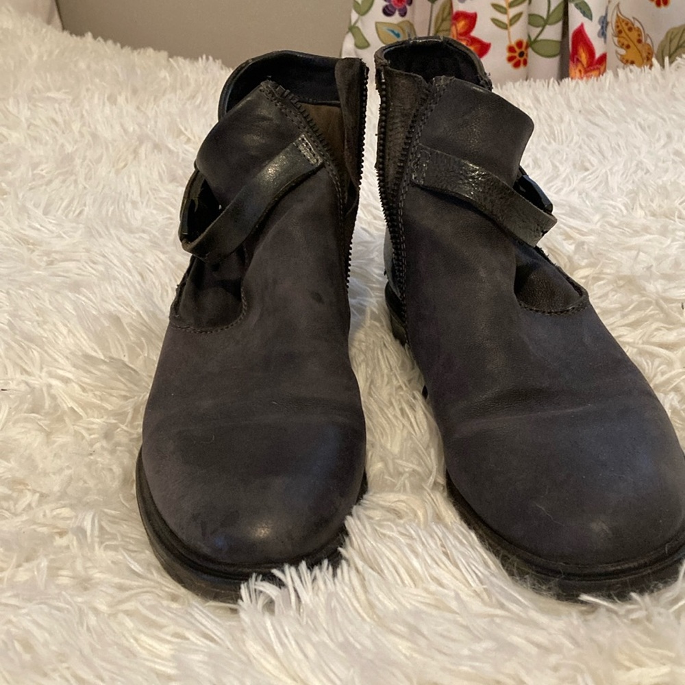 A.S.98 distressed black ankle boots size is 39 (size 9)
